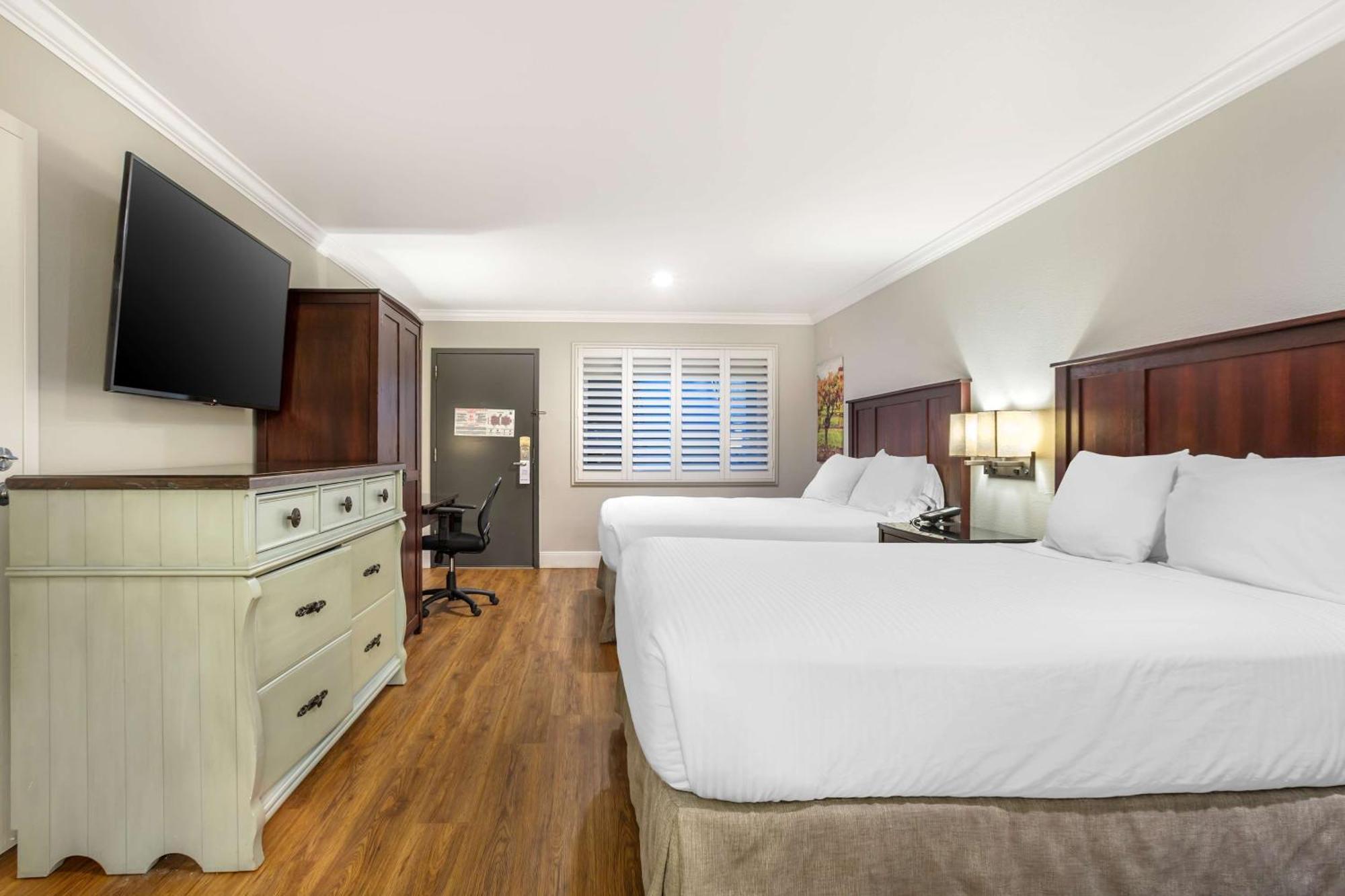 Western Dry Creek Hotel 3*